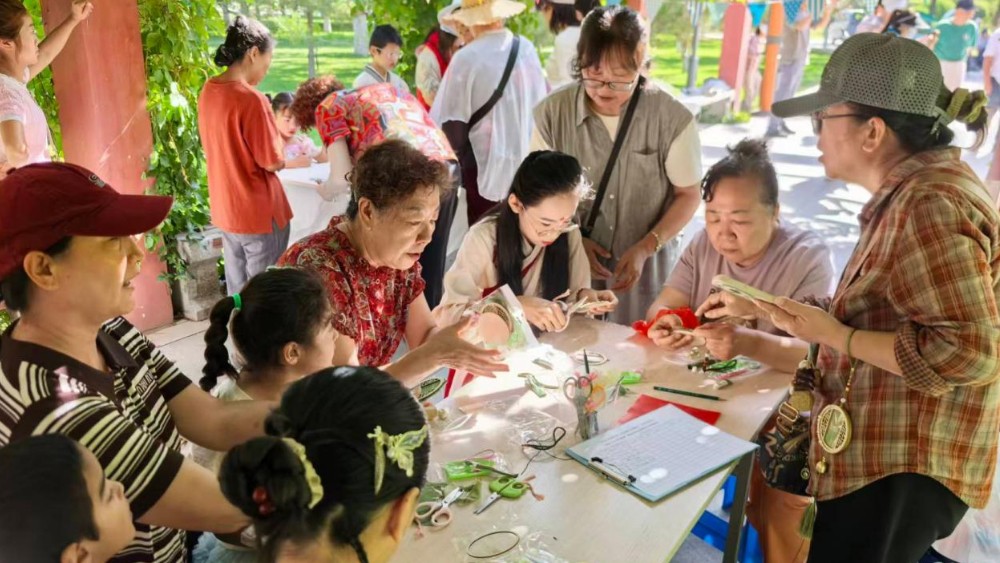 银川市兴庆区高台寺社区：汉服少年添雅韵 邻里同乐度七夕