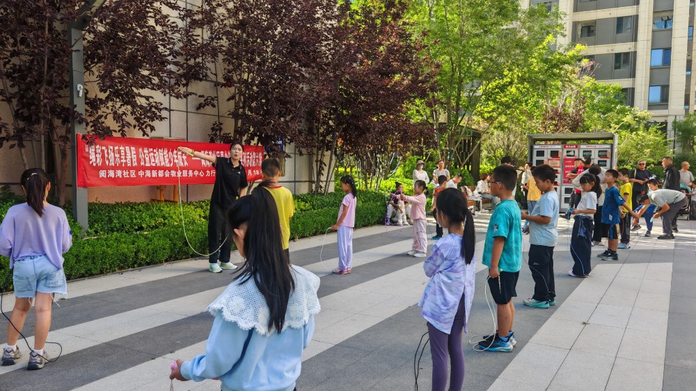 银川市金凤区阅海湾社区：绳彩飞扬强健少年体魄 法治护航筑牢成长防线