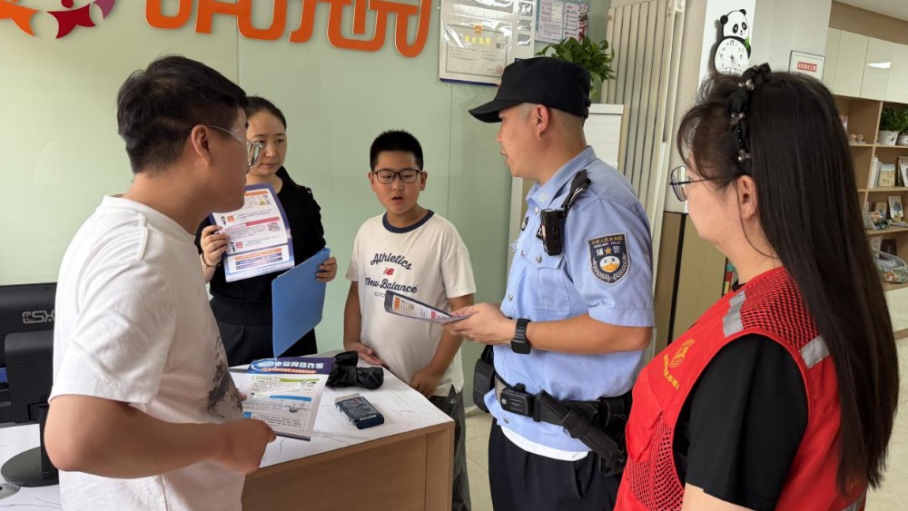银川市兴庆区观湖社区：警社联动筑防线 反诈排险护平安