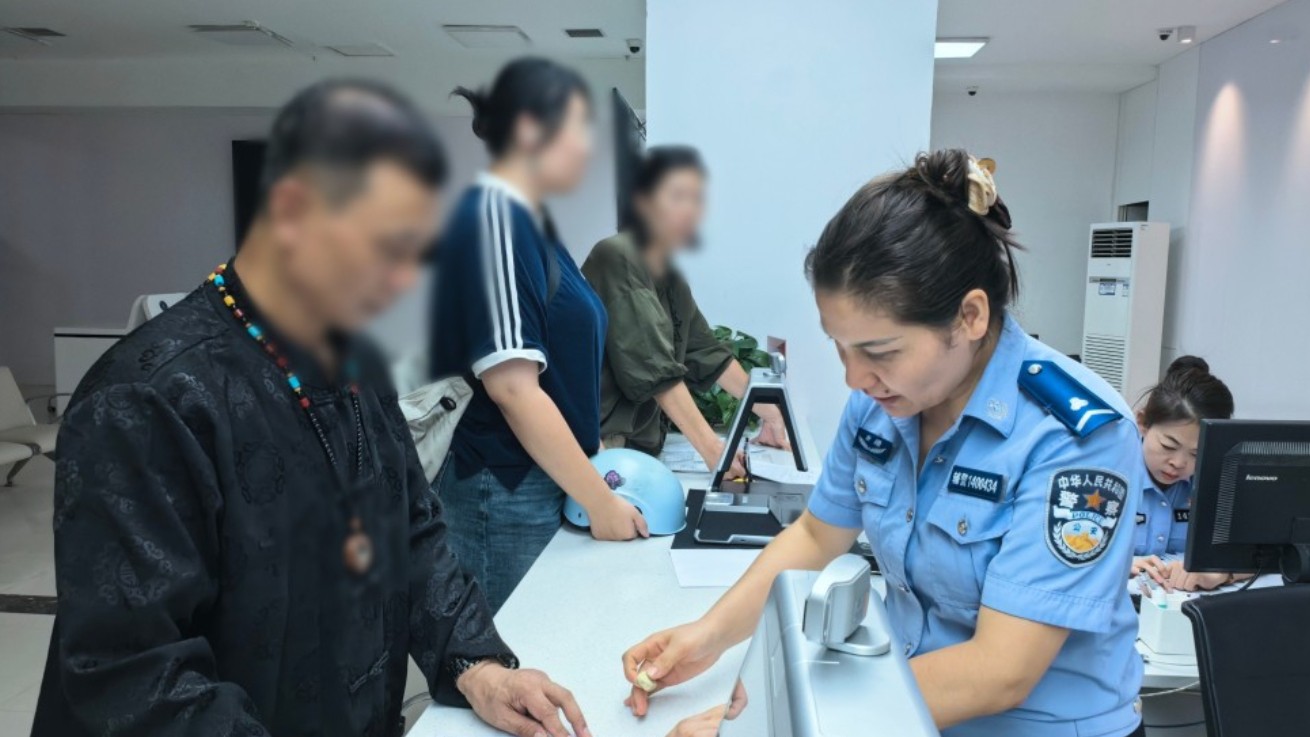 新疆阿克苏市公安局出入境管理大队：提质增效优服务 用心用情惠民生