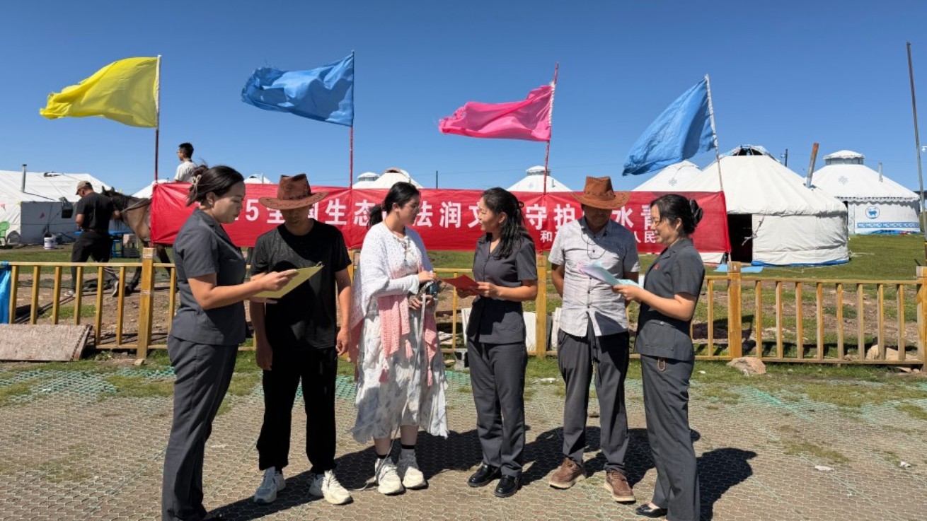 新疆和布克赛尔蒙古自治县人民法院走进松海湾景区开展生态保护流动普法