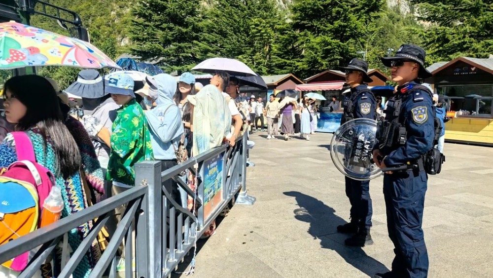 鏖战暑“烤”验，硬核守平安！九寨公安交出盛夏安保答卷