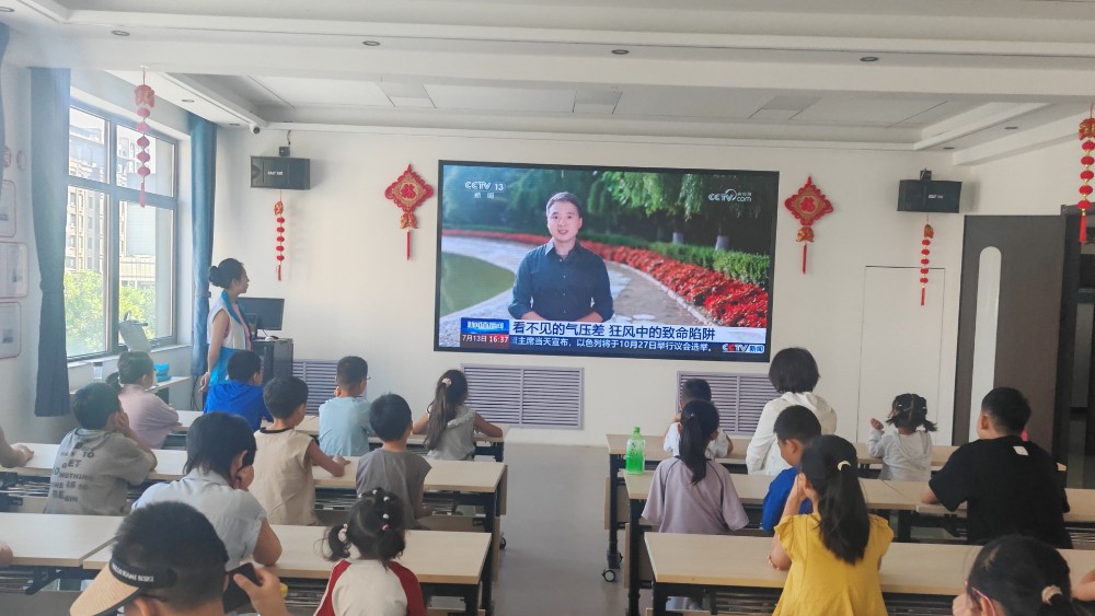 银川市金凤区海珀兰轩社区：探秘气压原理防灾险 巧制泡泡枪械护平安