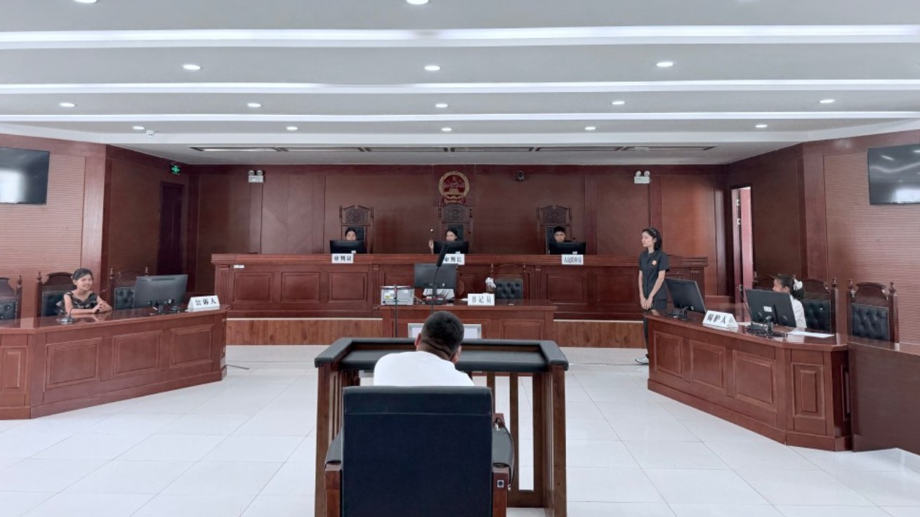 新疆霍城县人民法院开展青少年法庭开放日活动