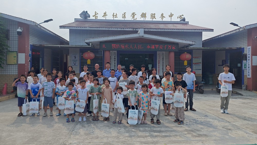 法治阳光润童心 护航青春助成长