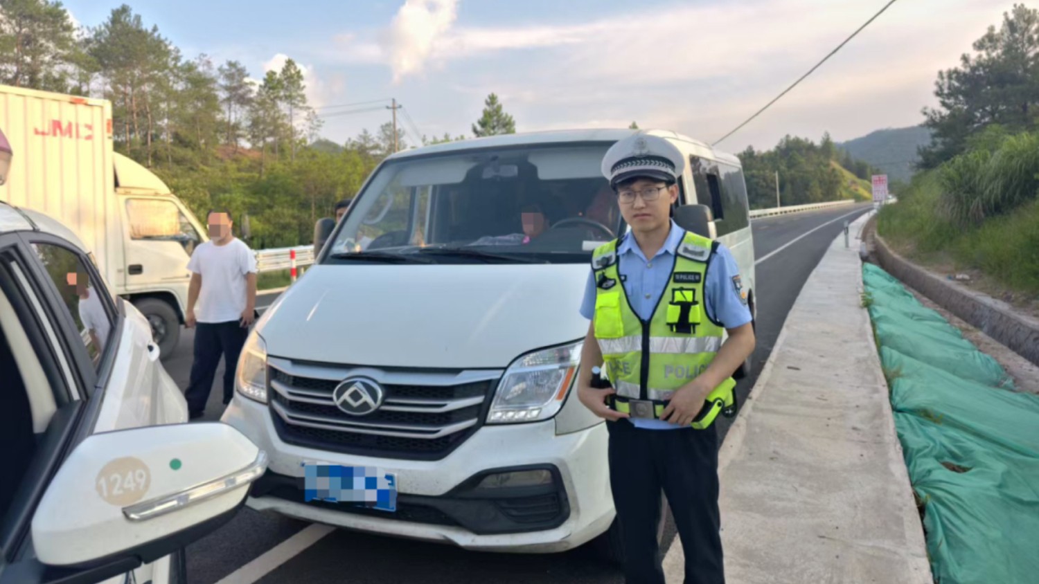 非法营运拒检冲卡冲撞警车 抚州市广昌县公安多警联动查获涉事车辆
