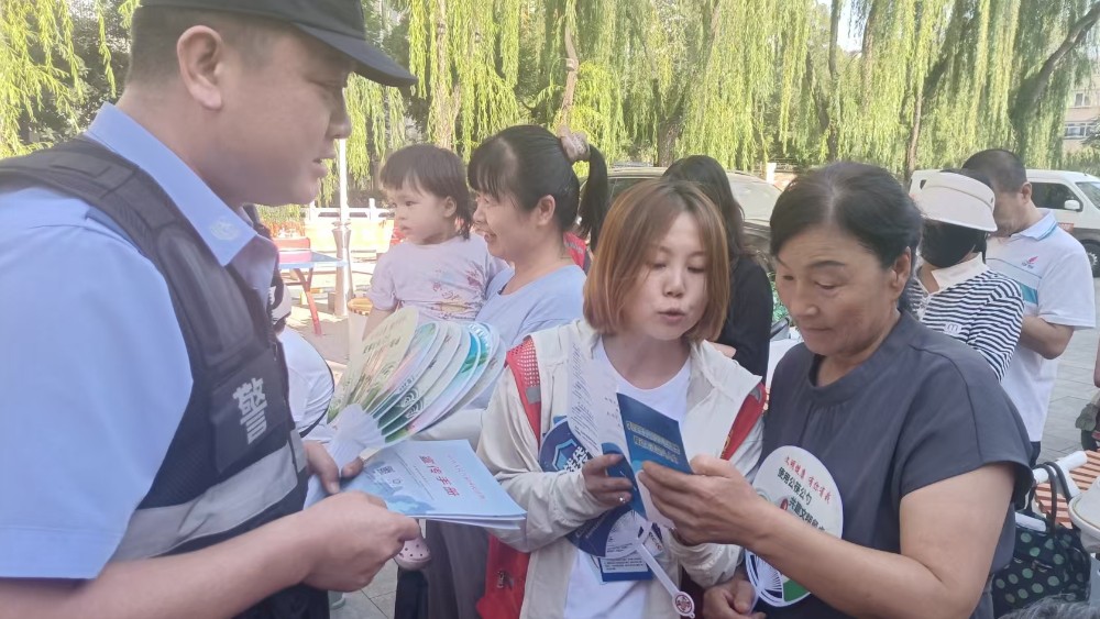 银川市兴庆区东方社区：广场纳凉巧送普法大餐 警社联动筑牢反诈防线
