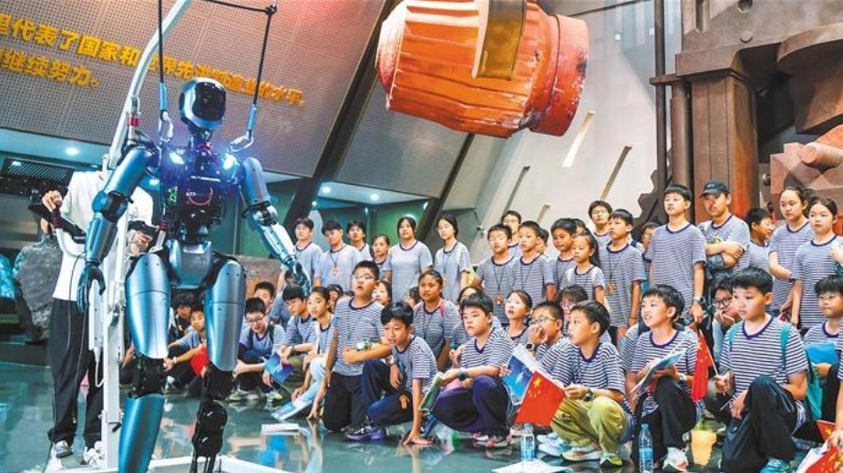 走出教室过暑假：非遗、核电、智能机器人成研学新课堂