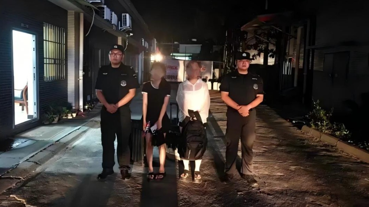 阆中公安特警暖心救助两名遇困女子 深夜护送安置彰显为民担当