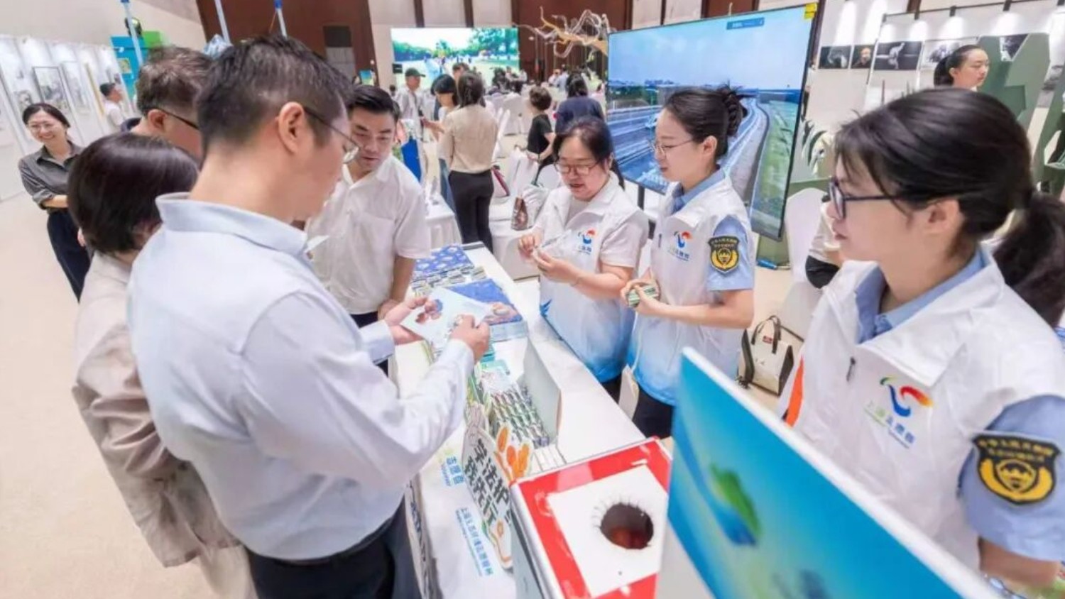 一静一动双阵地，生态环境法典走进市民日常