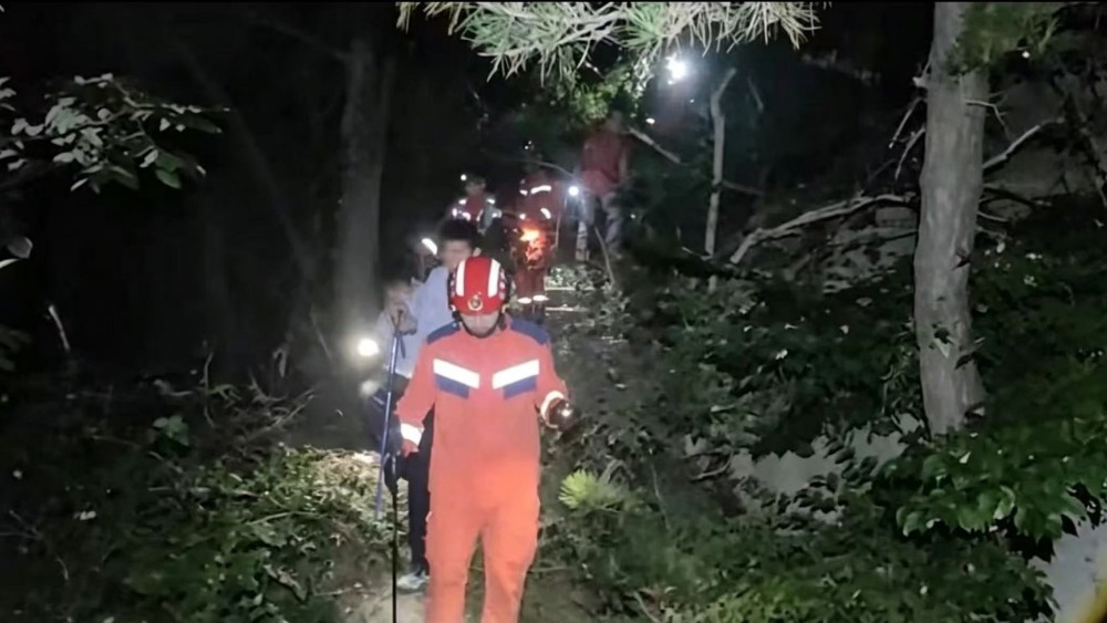 四名少年被困崂山天梯 崂山消防连夜搜救成功救援