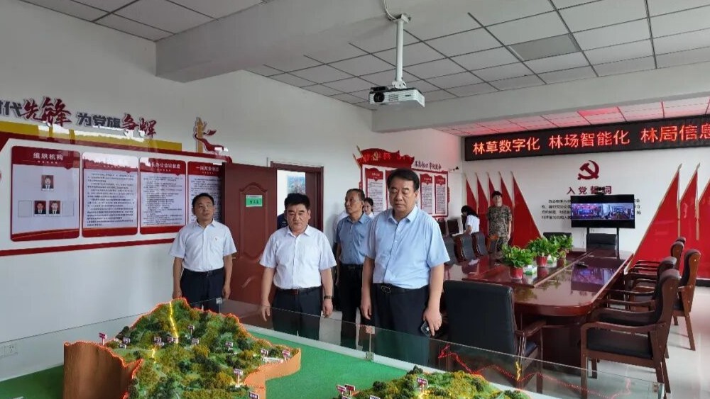 省林业和草原局党组书记、局长武耀文在关帝山国有林管理局调研指导工作