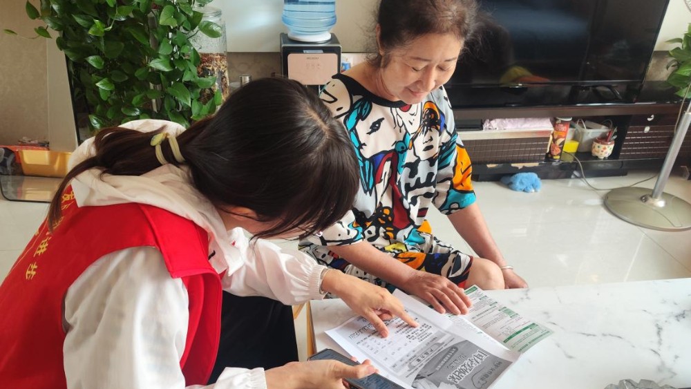 吴忠市利通区材机社区：政策上门送安心 守护巾帼健康路