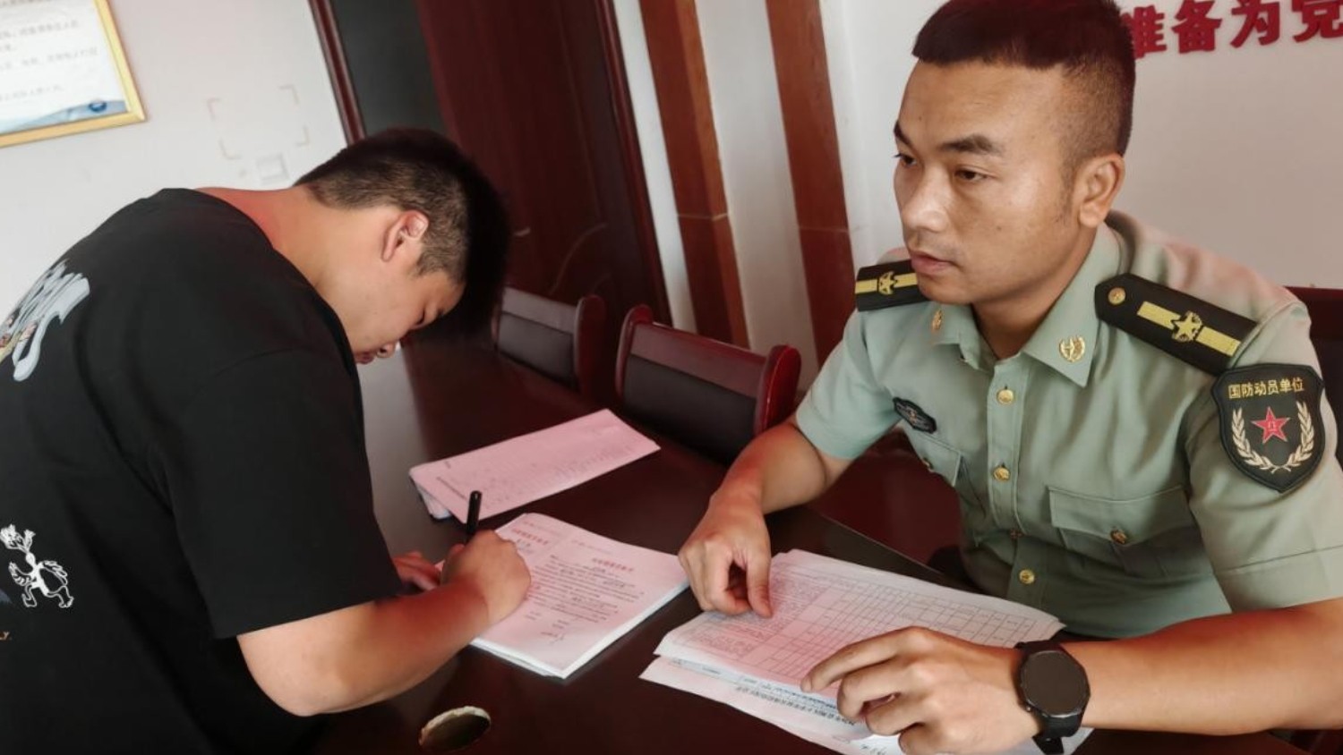 严把政治考核关 选送优质兵员 宜春市彬江镇推进2026年秋季征兵政审工作