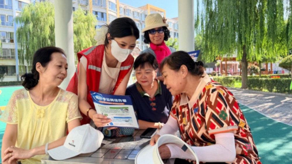 银川市兴庆区丽景社区：广场宣讲普及反诈知识 多方联动筑牢平安防线