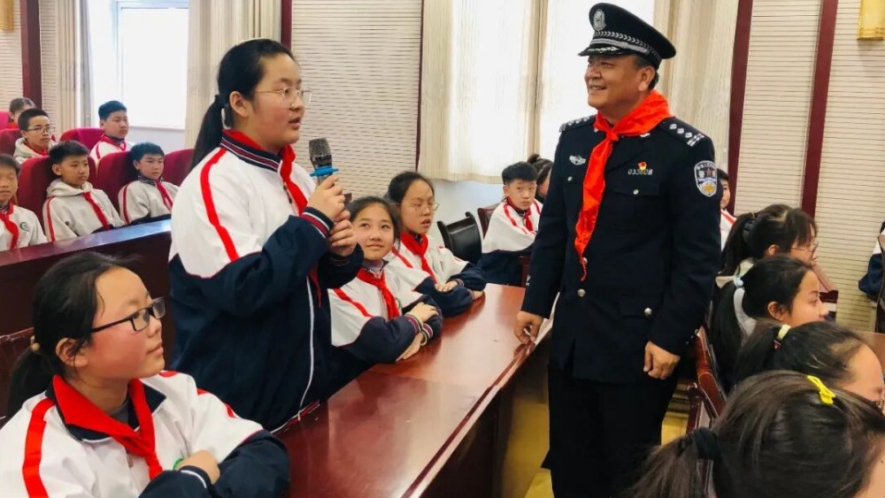 小黑板书写大情怀