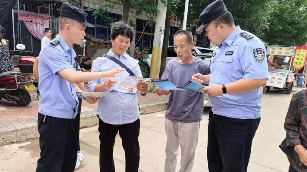 合阳公安：古会搭台宣防范 警民同心保平安