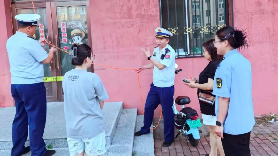 伊春市消防救援支队多维开展夏末消防安全宣传活动