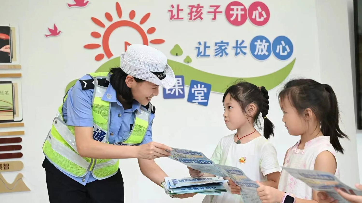 宣教润童心 严管筑防线 袁州交警筑牢未成年人暑期交通安全屏障