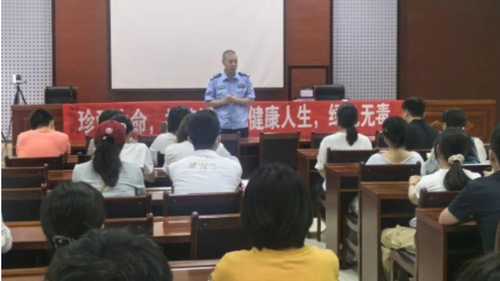 秦皇岛戒毒所开展禁毒教育 为准大学生上好开学第一课