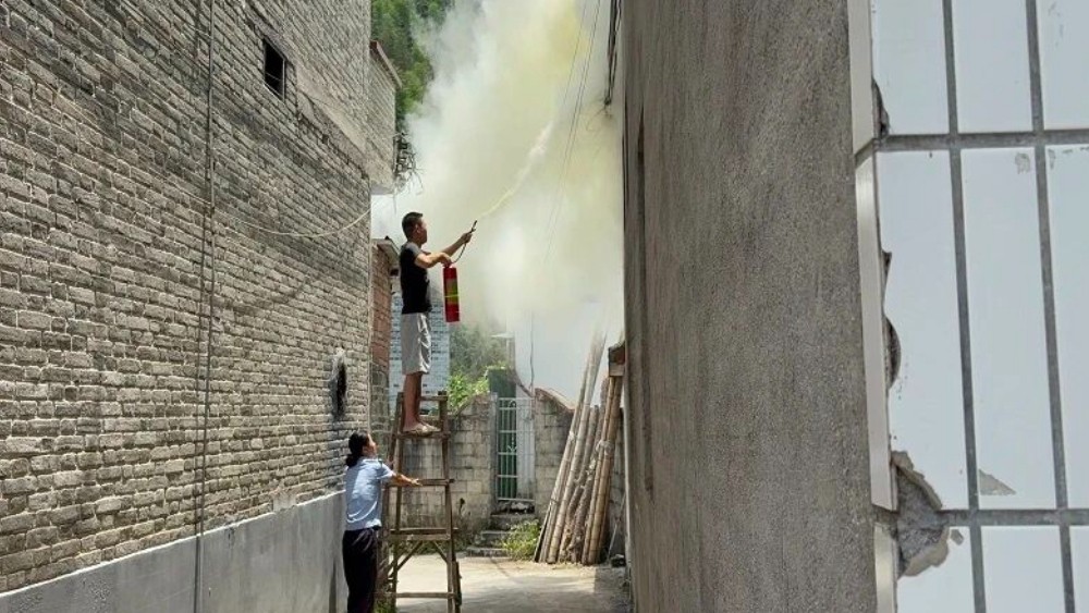 离岗不离心！赣州市大余县辅警李国强勇扑火情守护群众平安