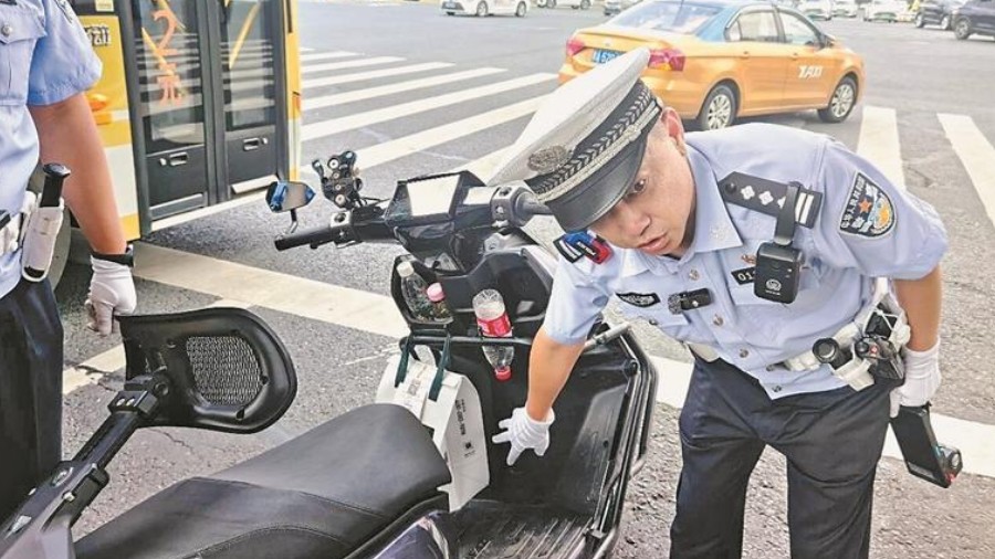 48名屡教不改骑手 被停单1天