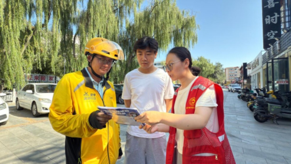 银川市兴庆区东方社区：骑手化身宣传员 双向联动筑防线