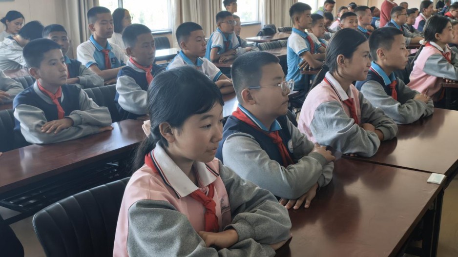 金秋启新程，平安护少年