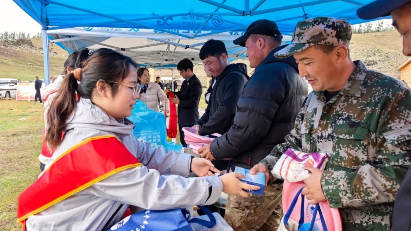 新疆布尔津县：多方联动送服务 惠民普法暖牧区