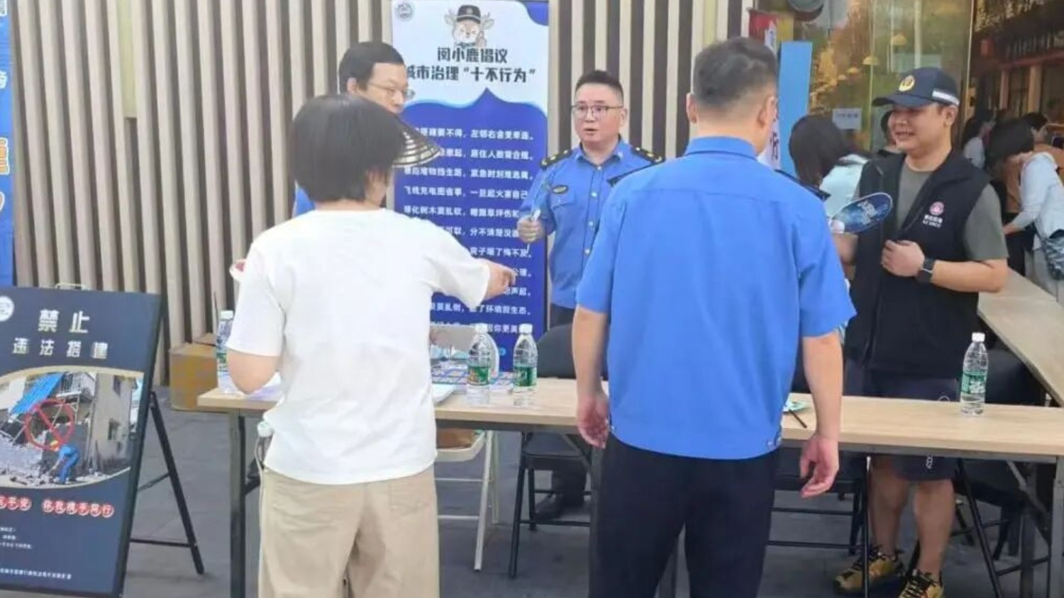 “闵小鹿”空降黎安集，沉浸式普法解锁城市治理新体验