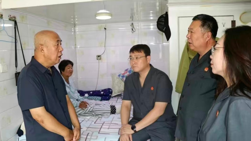 【我为群众办实事】精准帮扶暖民心 明水法院走访慰问困难群众