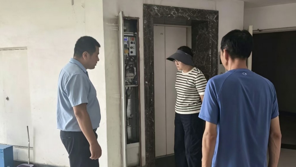 全覆盖排查全链条管控 城阳护航老旧电梯更新项目安全施工