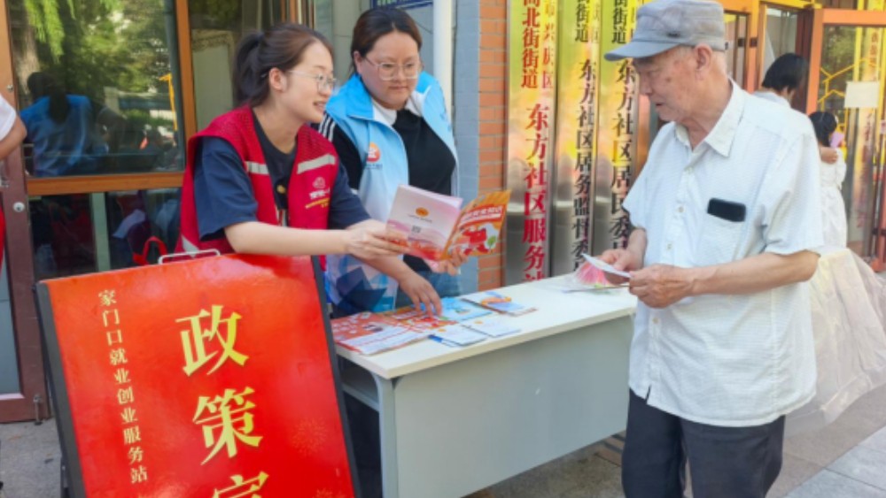 银川市兴庆区东方社区：摆摊设点讲安全 普法入户筑防线