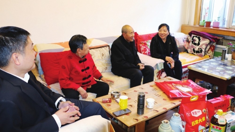 法徽闪亮守护万家平安