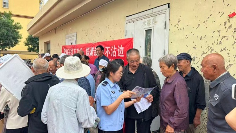 反诈进小区守护老年群众“钱袋子”