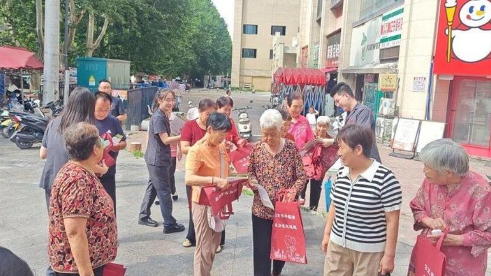 临潼区法院联合社区开展生态环境法治宣传活动
