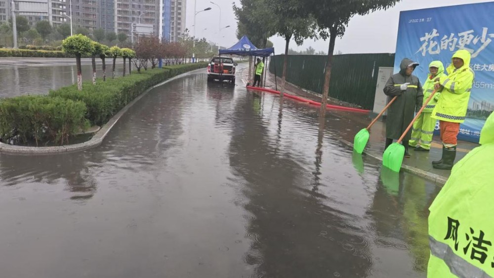 银川市金凤区西湖社区：闻汛而动筑防线，雨中逆行护民生