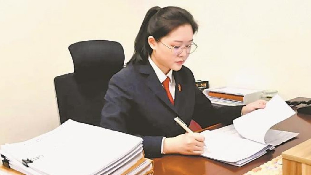 一位法官助理的“绣花”功夫