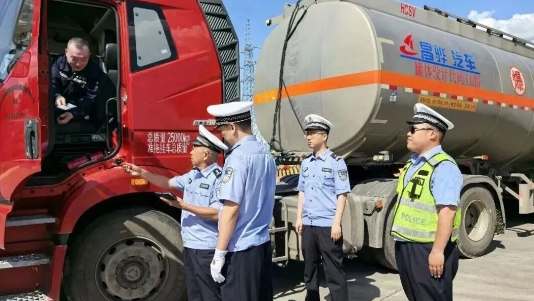 绥化交警：安全宣传“多点开花” 交通整治“持续在线”