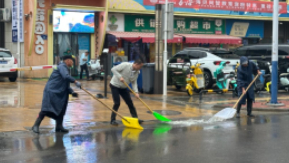 银川市金凤区海珀兰轩社区：与雨赛跑护民生，闻汛而动筑防线