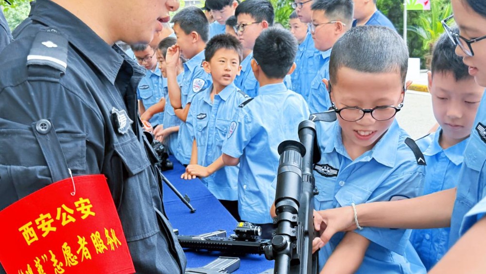 西安市举办新就业群体子女小警察夏令营