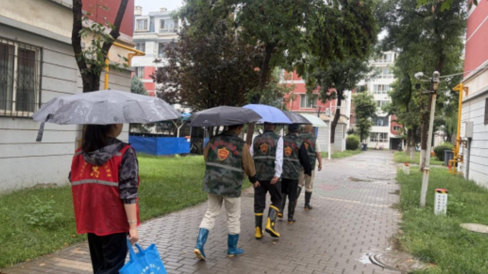 银川市兴庆区丽水社区：雨天巡查除隐患 群防群治护民安