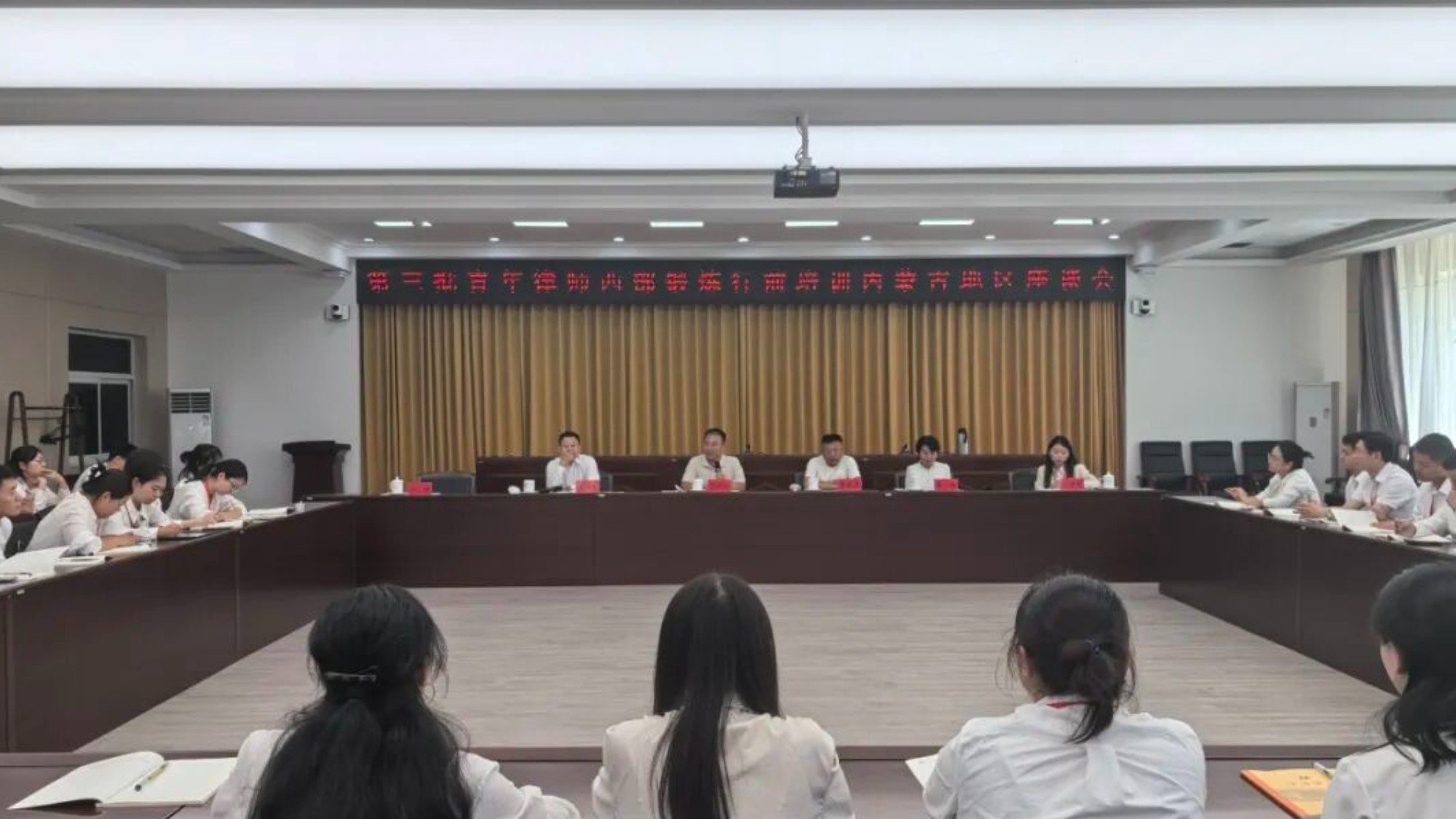内蒙古自治区司法厅召开西部锻炼青年律师座谈会