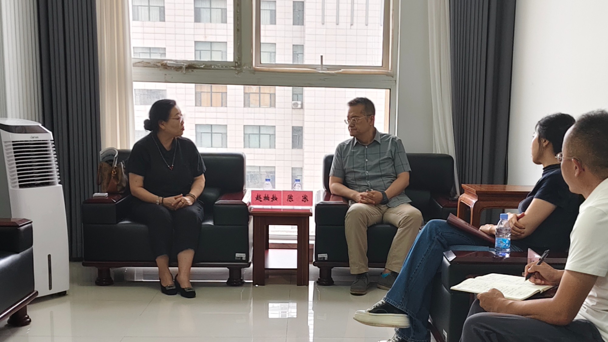 人民法治网内蒙古运营中心副主任及主编赴包头市工商联开展法治共建研讨座谈