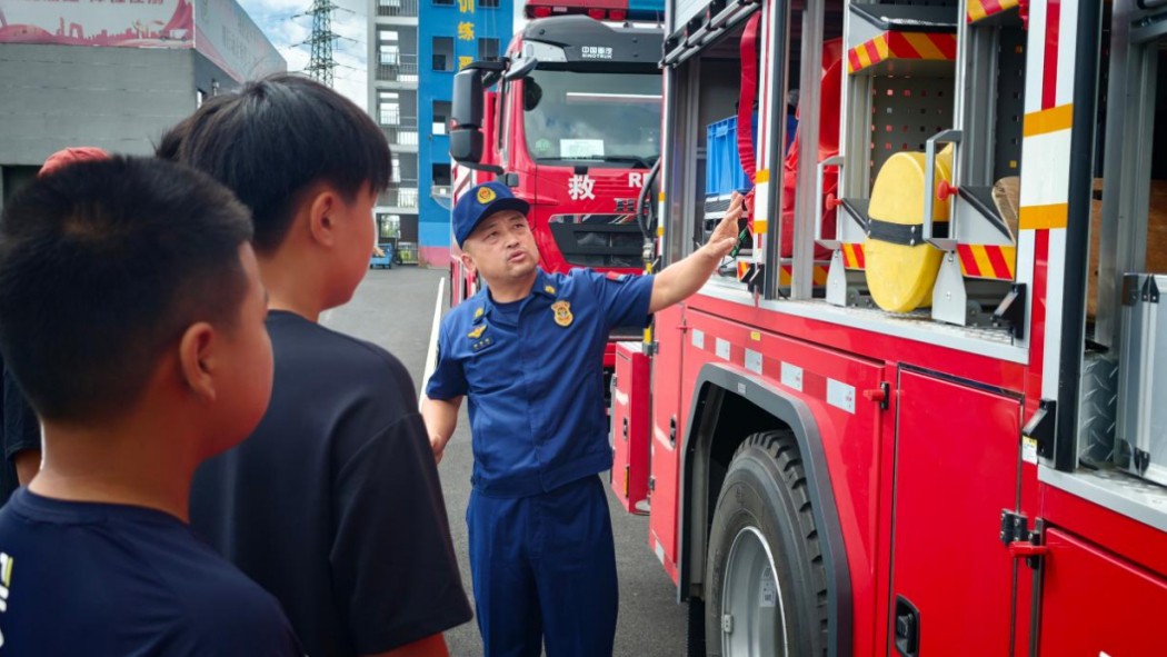 “开学第一课”｜“零距离”探秘火焰蓝