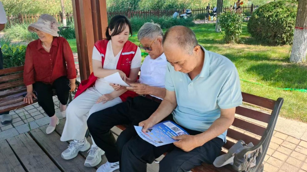 银川市兴庆区泰和社区：唠家常话反诈拆解诈骗套路 聚巾帼力筑防守护养老钱