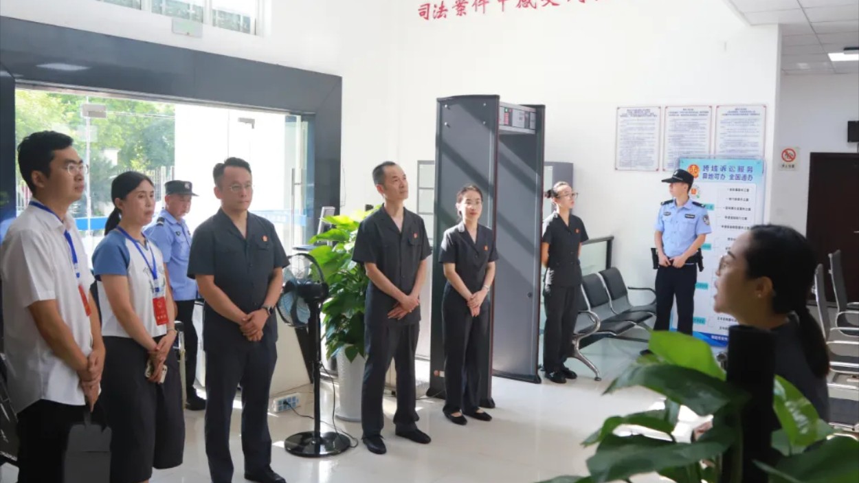 实地调研法庭建设，共绘基层新“枫”景