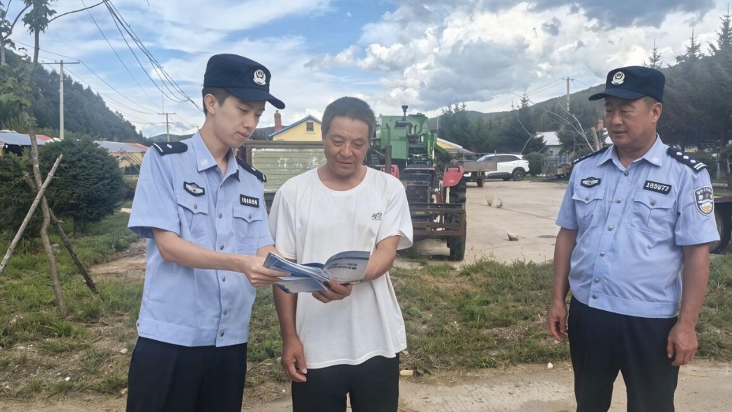 省林区公安局鹤北分局：入户走访筑防线 精准履职护平安