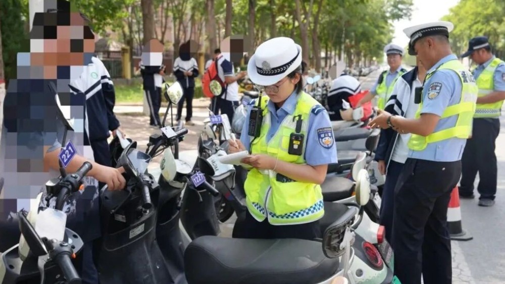重拳整治摩电乱象 守护学子平安上学