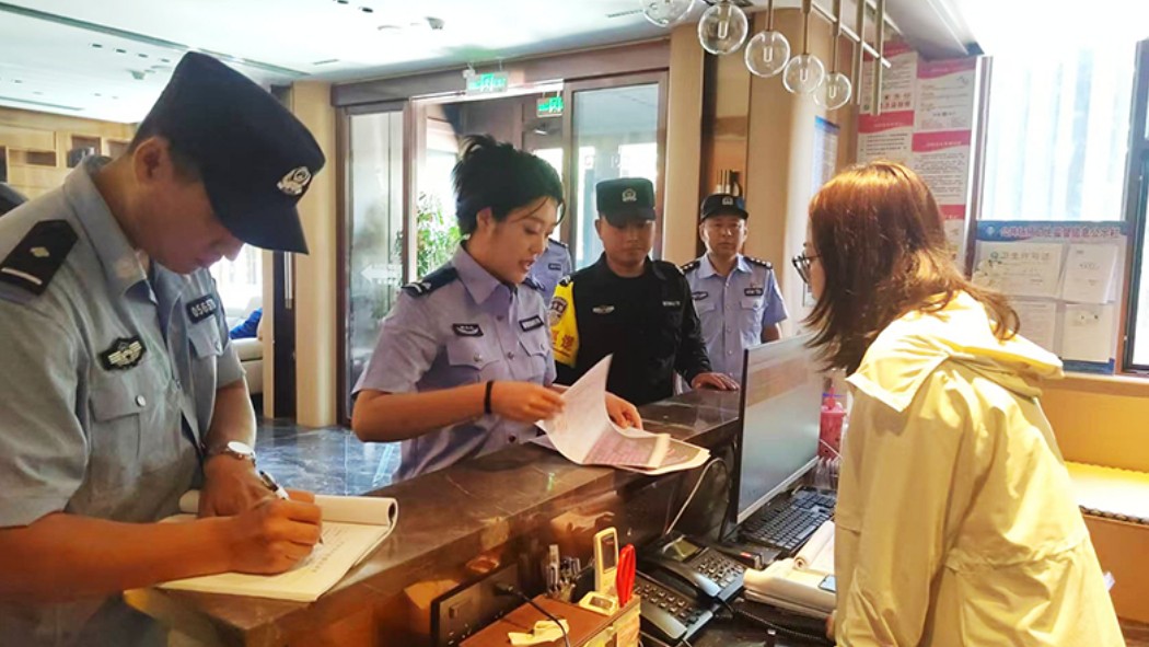 拧紧“安全阀” 织密辖区防控网